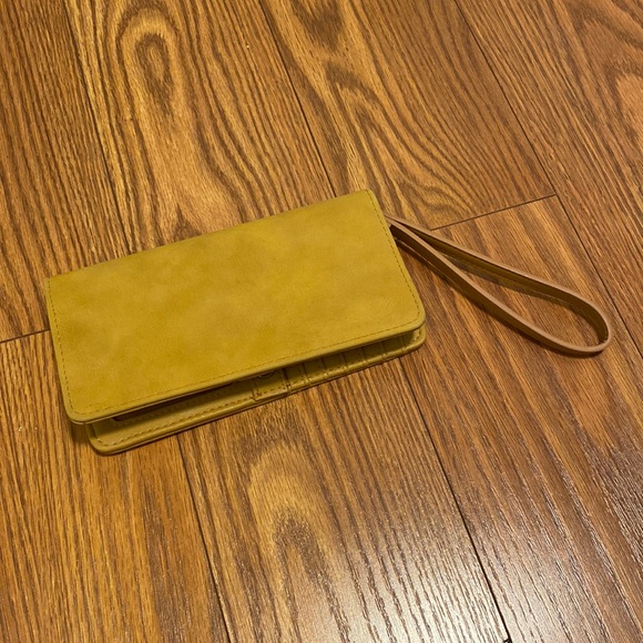 Yellow Wallet - Picture 2 of 6